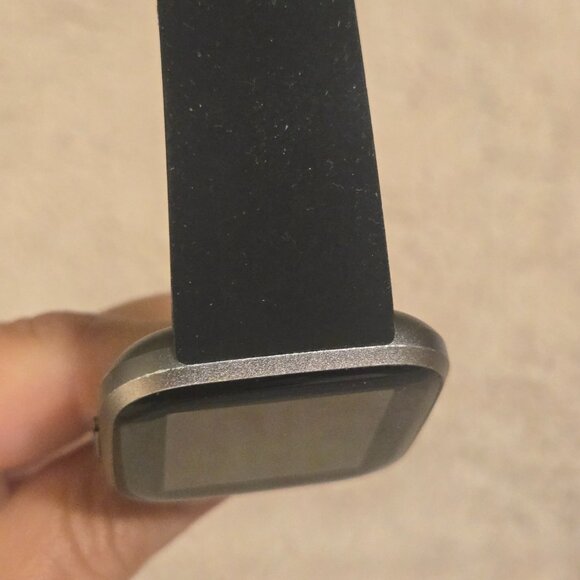 Fitbit Versa 2 Smartwatch Plus Tons of New/Pre-Owned Bands & Accessories - Picture 7 of 15